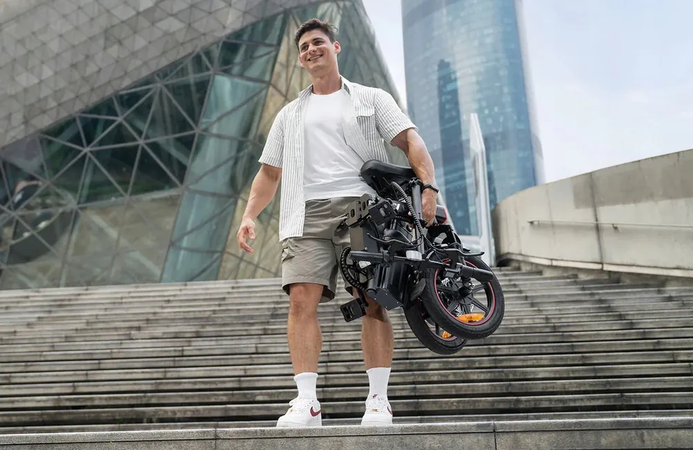 Dettaglio telaio bici elettrica DYU A5 pieghevole con batteria 48V