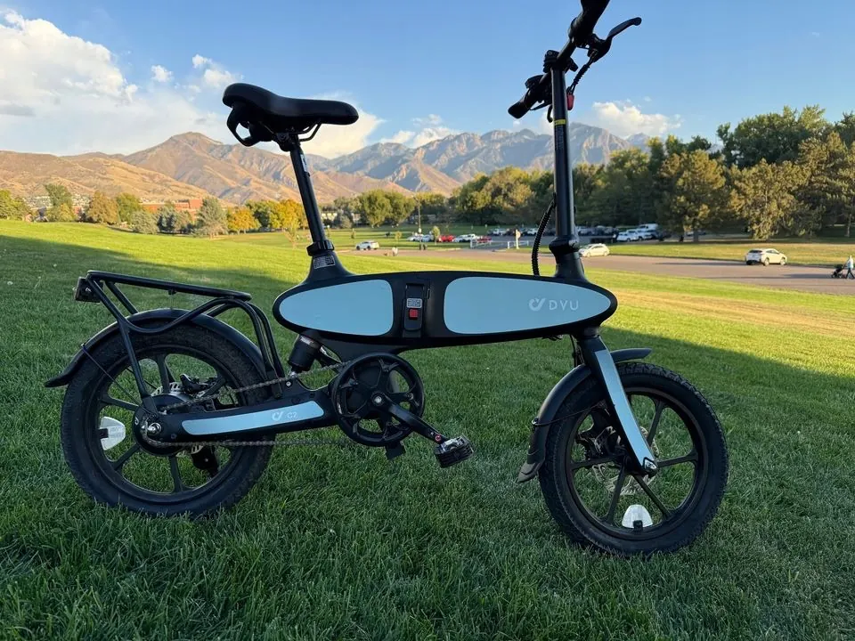 Bici elettrica DYU C2 unisex, adatta a uomini e donne