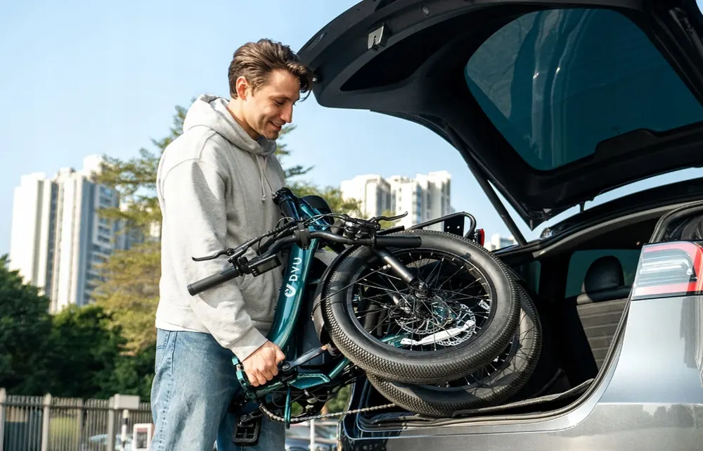 DYU C9 bici elettrica con motore 250W, velocità 25km/h e autonomia 150km