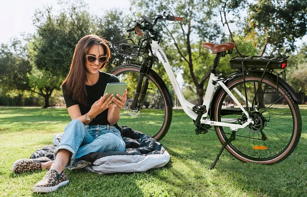 Dettaglio del motore 750W sulla bici elettrica Samebike RS-A07