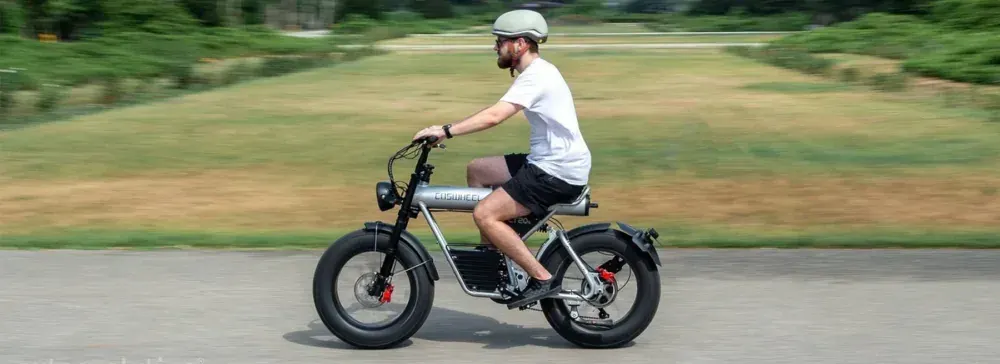 Coswheel CT20S, motore posteriore da 1500W con copertura nera, visibile sul mozzo ruota.