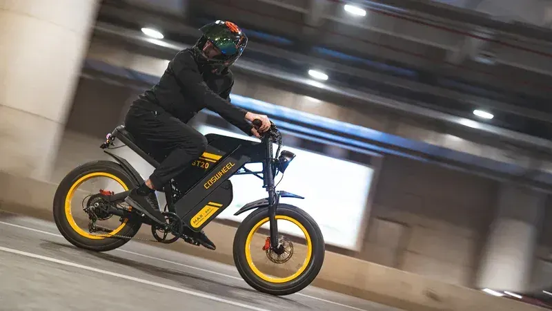 Display LCD della Coswheel GT20 Max con velocità e batteria, manopola acceleratore.