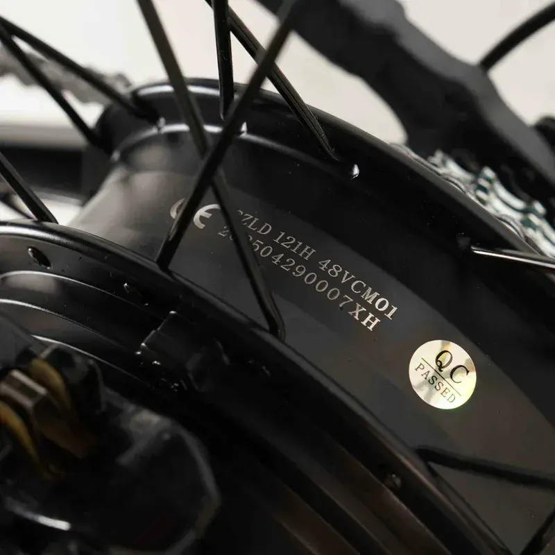 Coswheel Y20L, manubrio pieghevole e comandi con sensore di coppia.