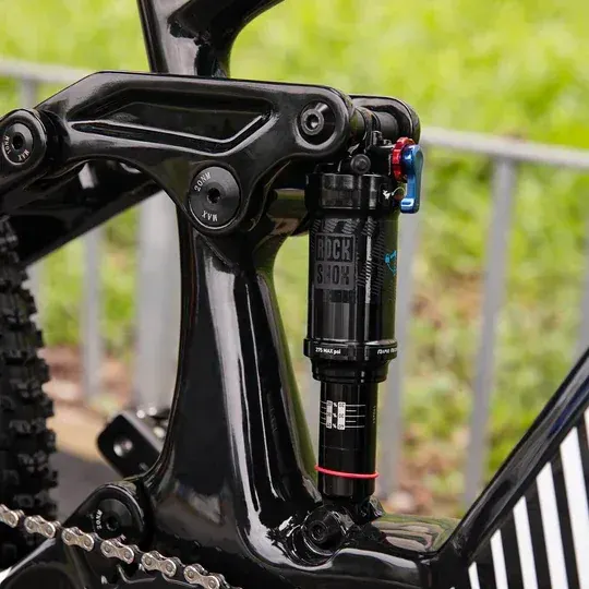 Freni a disco idraulici SRAM G2 R sulla Cyrusher Cyclone X