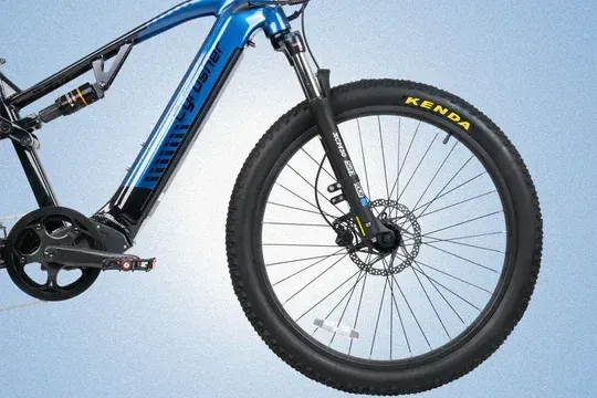 Freni a disco idraulici Tektro da 180mm sulla ruota anteriore della Cyrusher Flex.