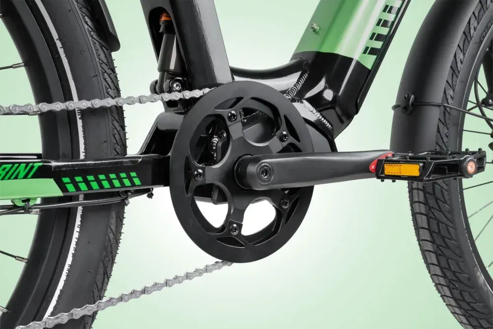 Batteria da 48V 15Ah della Cyrusher Sprint, integrata nel telaio, con sportello aperto.