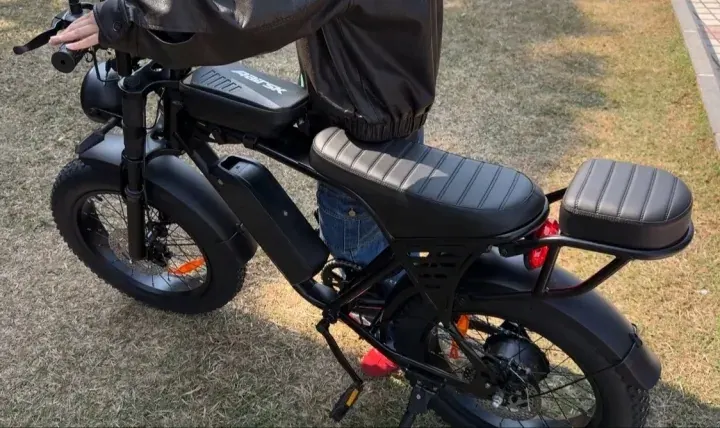 E-bike X5 fat bike nero con codice produttore visibile