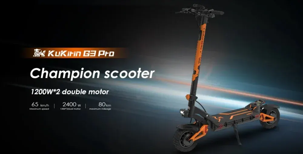 Kukirin G3 Pro: display smart acceso che mostra velocità e batteria, con manopole e leve freno.