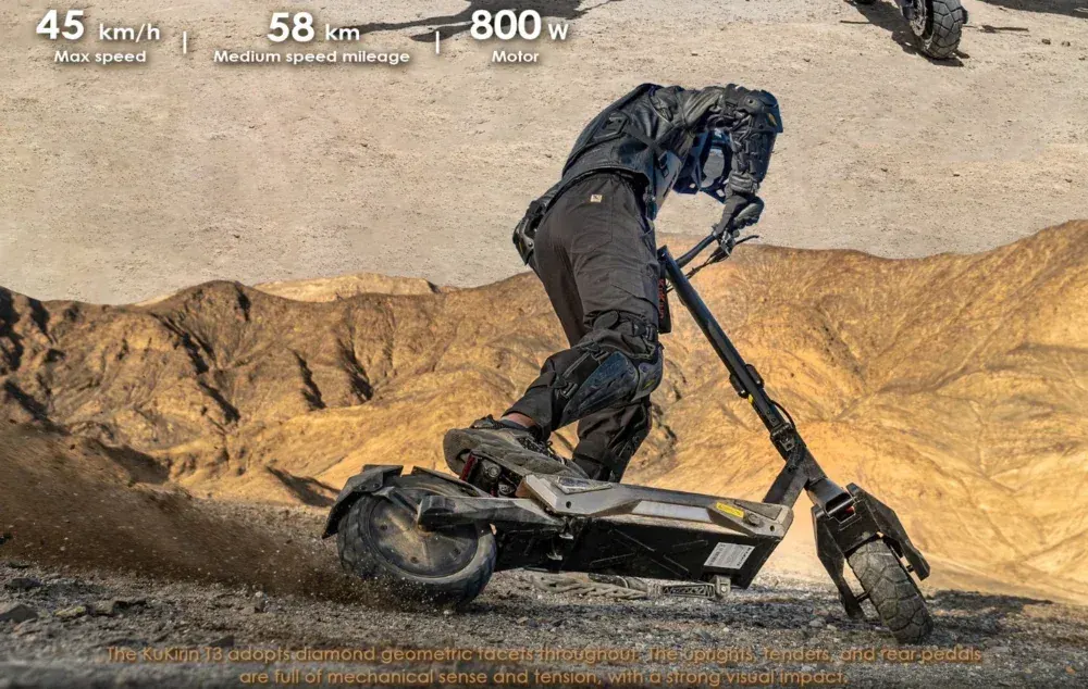 Kukirin T3, batteria 48V 15Ah rimovibile, posizionata sotto il manubrio.