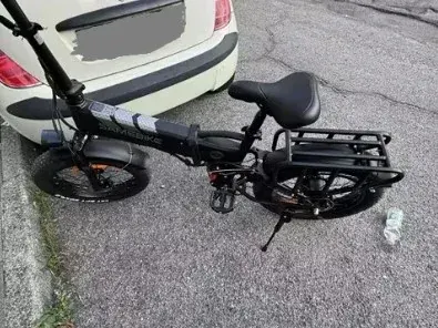 Samebike RS-A02 Pro piegata, pronta per essere riposta o trasportata.