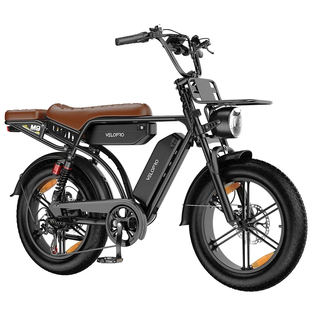 VELOPRO M9 nera vista di tre quarti dal davanti, con sella lunga e gomme da fat bike